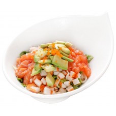 124 trio de tartare saumon thon crevette avocat sur riz vinaigré ( petits morceaux en cube)